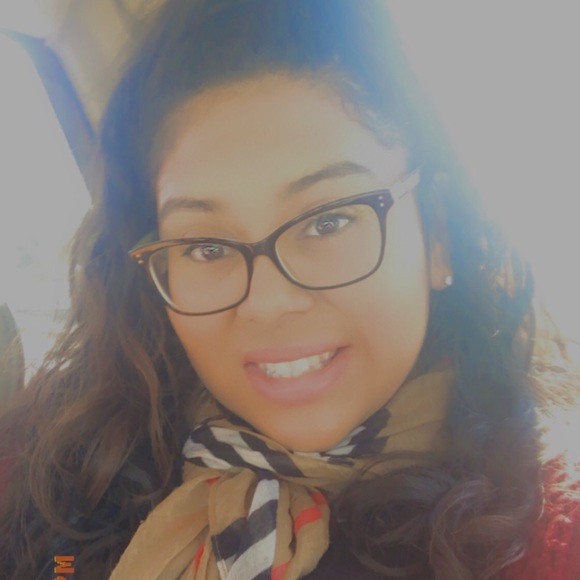 Meet your Posher, Karen - Picture 2 of 4